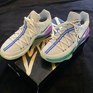 LEBRON XVII LOW ALMOST NEW!!!! - Mens Size 10.5 GLOW IN THE DARK !!!!!